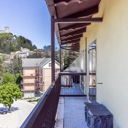 La Finestra Sul Castello Centro-storico&parcheggio Daire