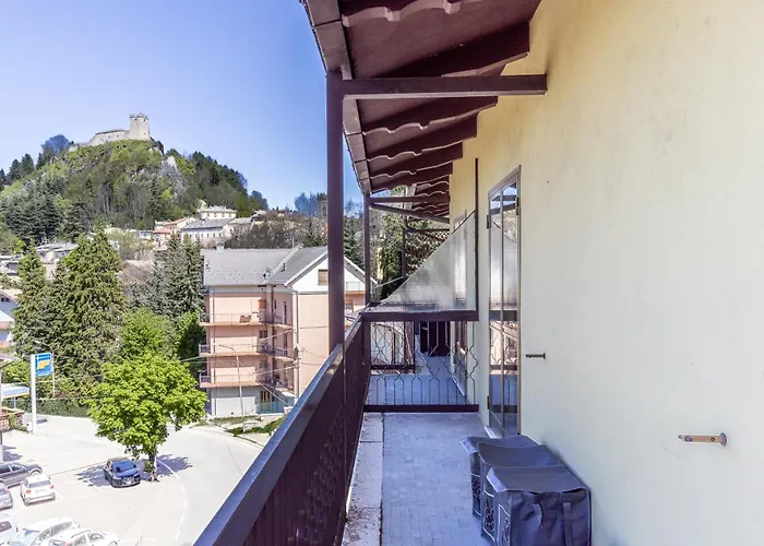 La Finestra Sul Castello Centro-storico&parcheggio Daire